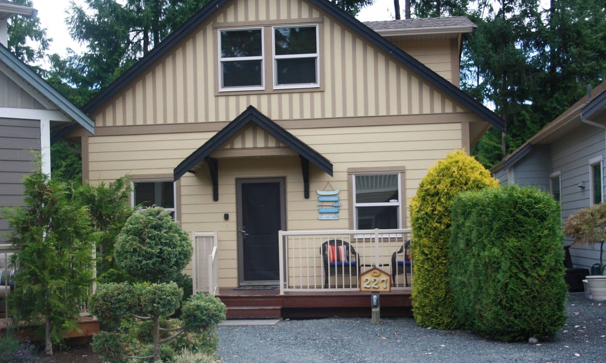 Regional District of Nanaimo Cottage | Looking For A Place To Unwind, Relax And Enjoy Then this Is The Place For You.