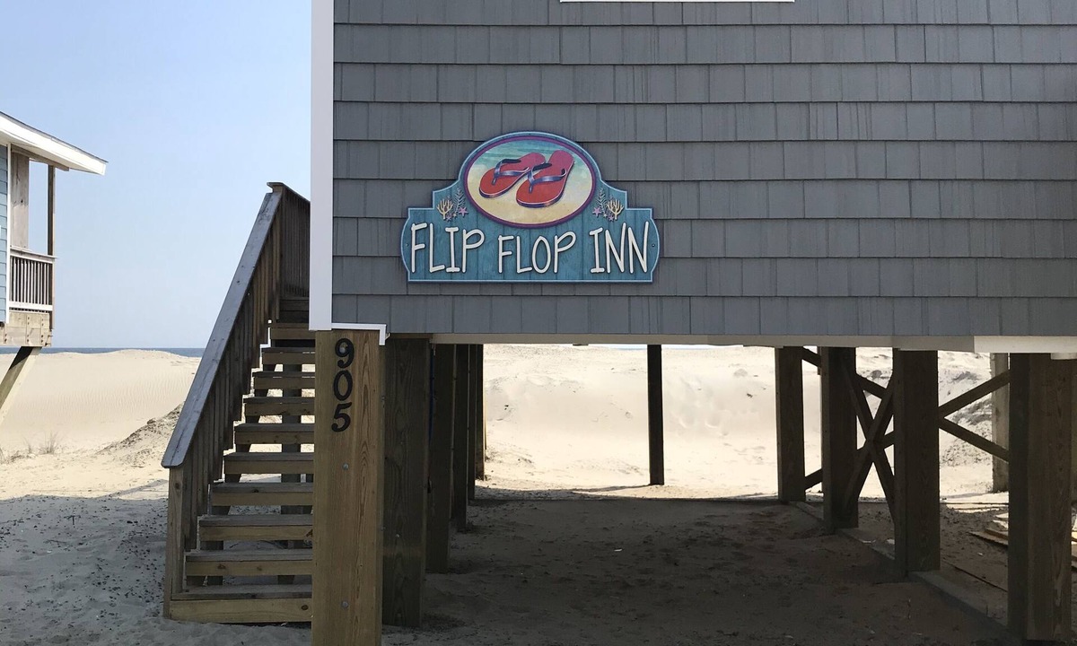 Long Beach Cottage | Lovely cottage, Ocean Front , small Dog friendly -150 one time fee oak island