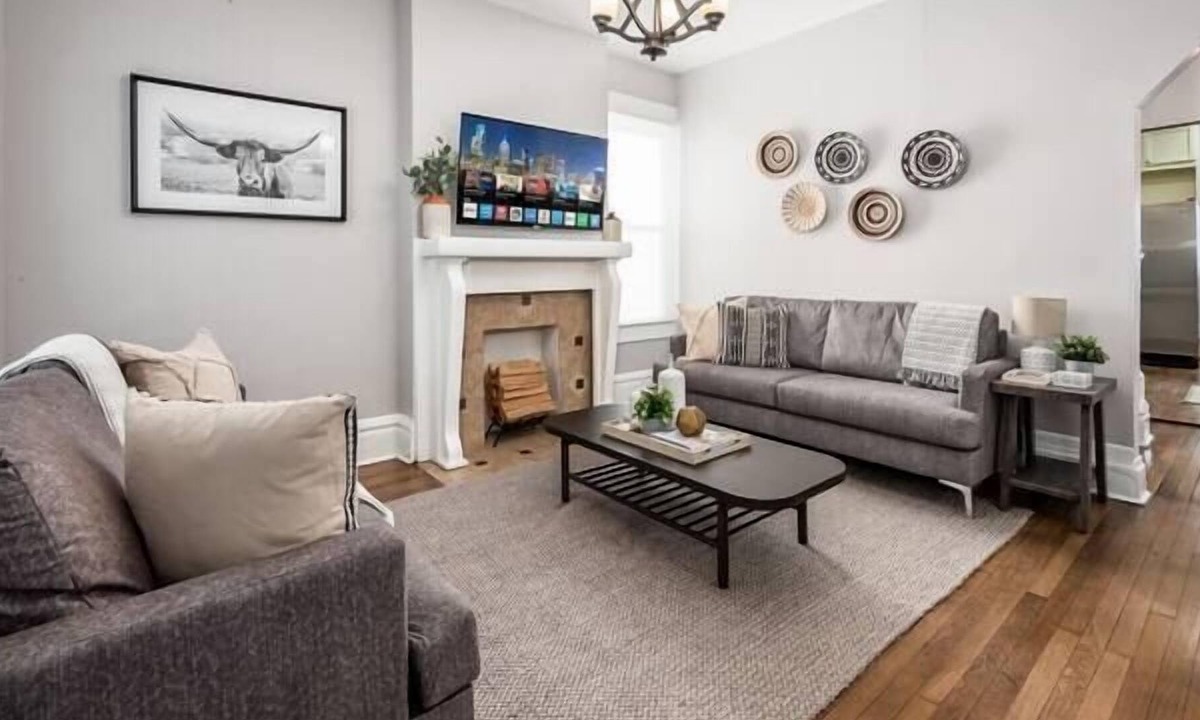 Franklin Park House | LOVELY *NEW* 4BR IN OLDE TOWN EAST l FREE PARKING