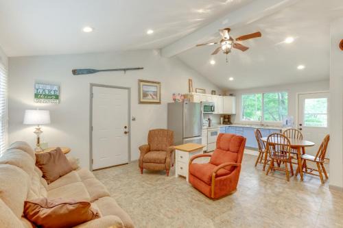 Ludington House | Ludington Cottage w/Lake Views & Boat Parking