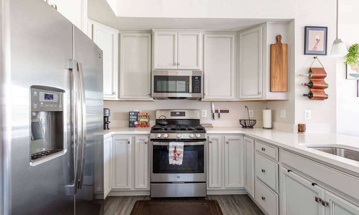 Chantilly House | Lush, Charming Getaway Townhome Wine Country Virginia w/ private Garage