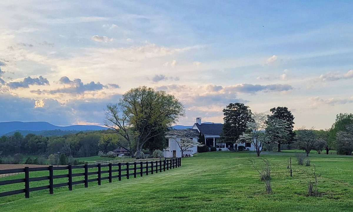 Haywood House | Lush Countryside & Shenandoah Mountain Views at Quiet Hills Retreat