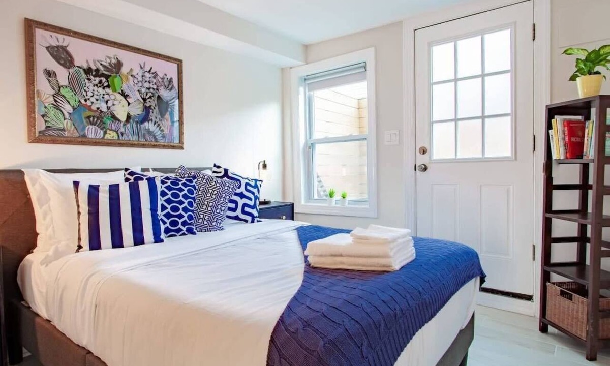 Park View Apartment | Lux CoHi Cove - Walk to METRO Sub Shopping & More