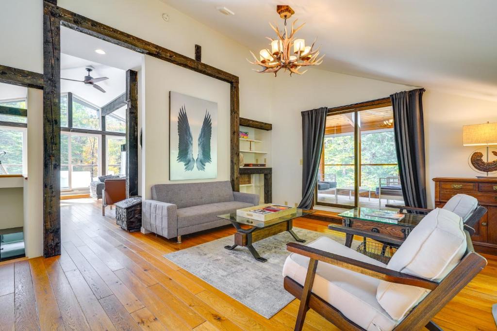 Jamaica House | Luxe 5,000 Sq Ft Retreat: 5 Mi to Stratton Resort