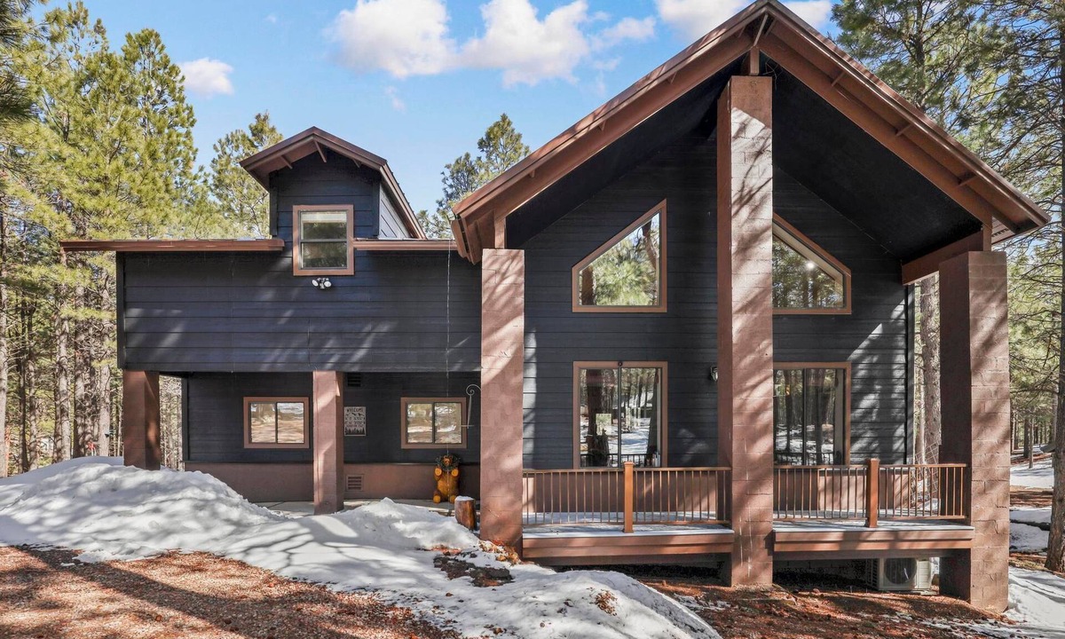 Heber House | Luxe Cabin | Hot-tub & Fire-pit | Forest Views