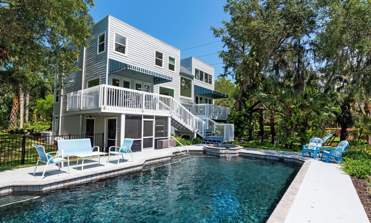 South Sarasota Villa | LUXURIOUS VILLA WATERFRONT NEAR SIESTA KEY BEACH