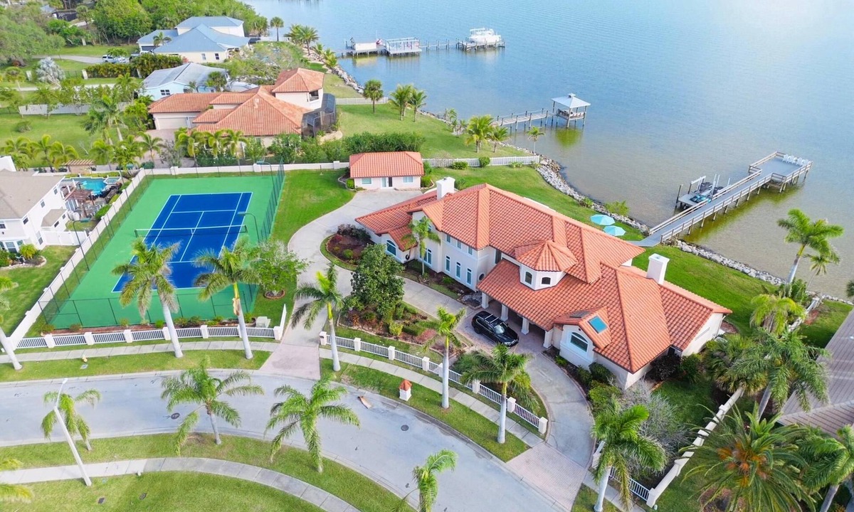 Merritt Island House | Luxurious Waterfront Estate w/private Tennis Court/Pool/Dock - Spectacular View!
