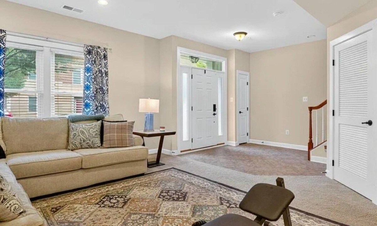 Gaithersburg House | Luxury 4-bedroom townhome with fitness room and AC in charming Gaithersburg