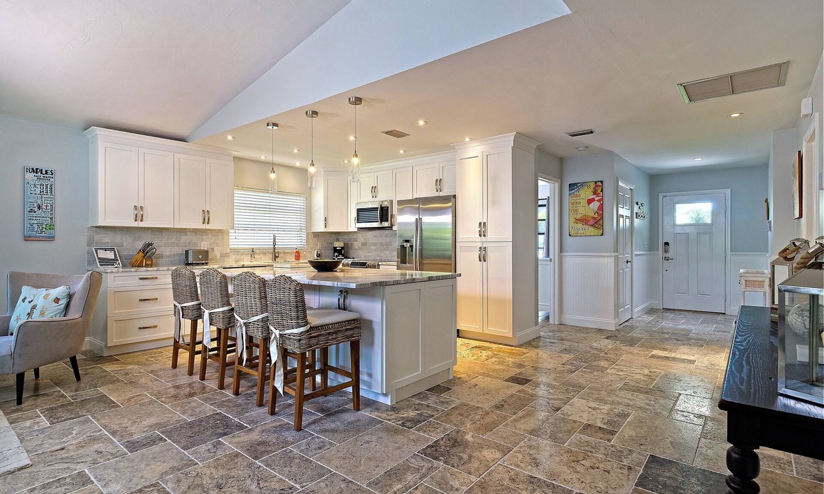 Naples Park House | Luxury Beach Cottage -Naples (new heated pool and hot tub) short walk to Beach
