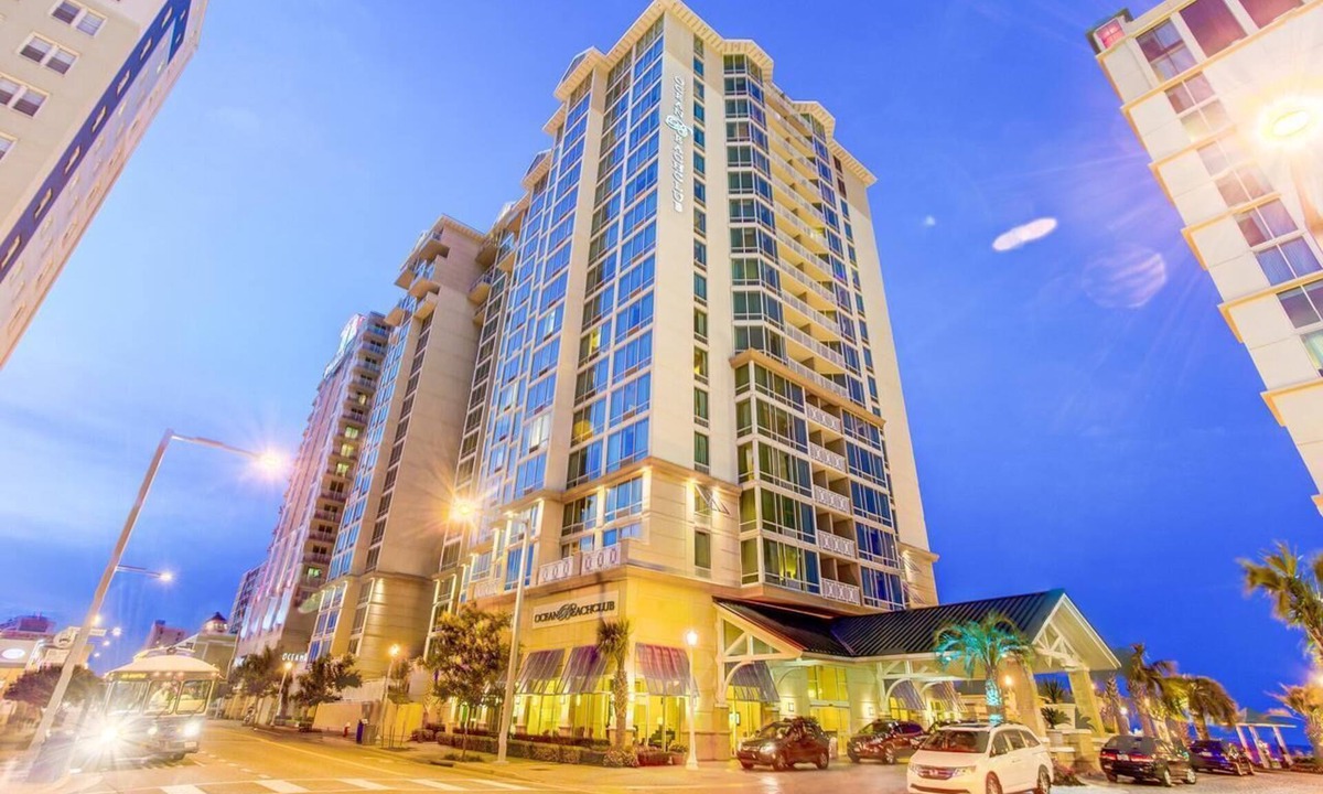 Northeast Virginia Beach Hotel | Luxury Beachfront Resort 1BR Suite w/Full Kitchen in VA Beach Sleeps 4+