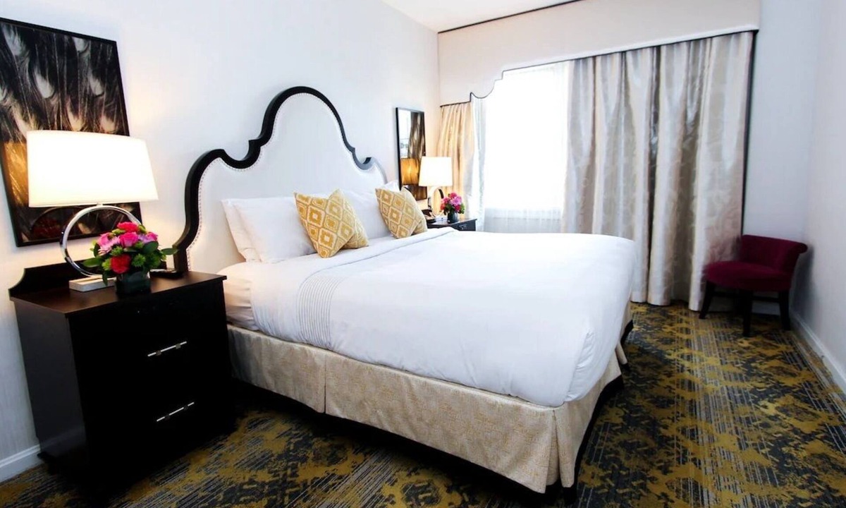 Kalorama Heights Hotel | Luxury Comfort & Elegant Style in Grand Suite Steps Away from Dupont Circle