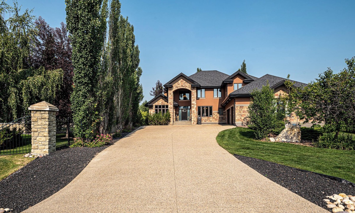 Division No. 11 House | Luxury Haven in Alberta!