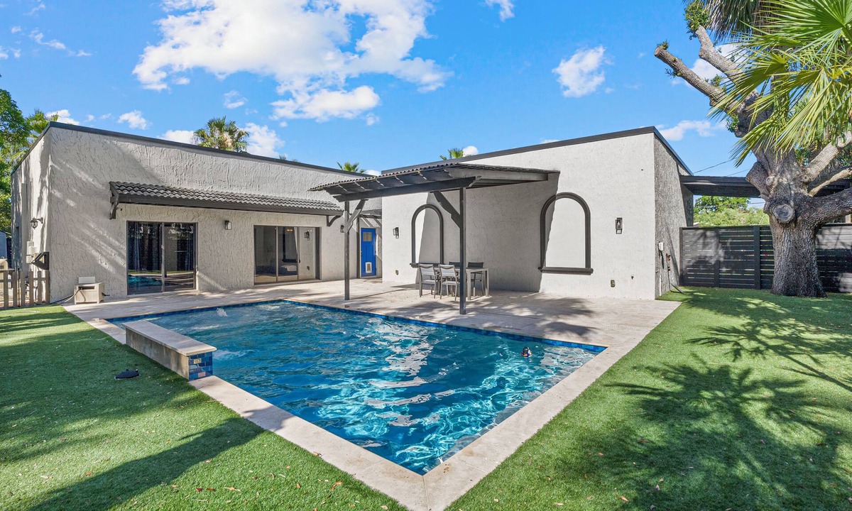 Alta Vista House | Luxury Home in Downtown Sarasota, Heated Pool, Minutes to Siesta Key & Longboat.