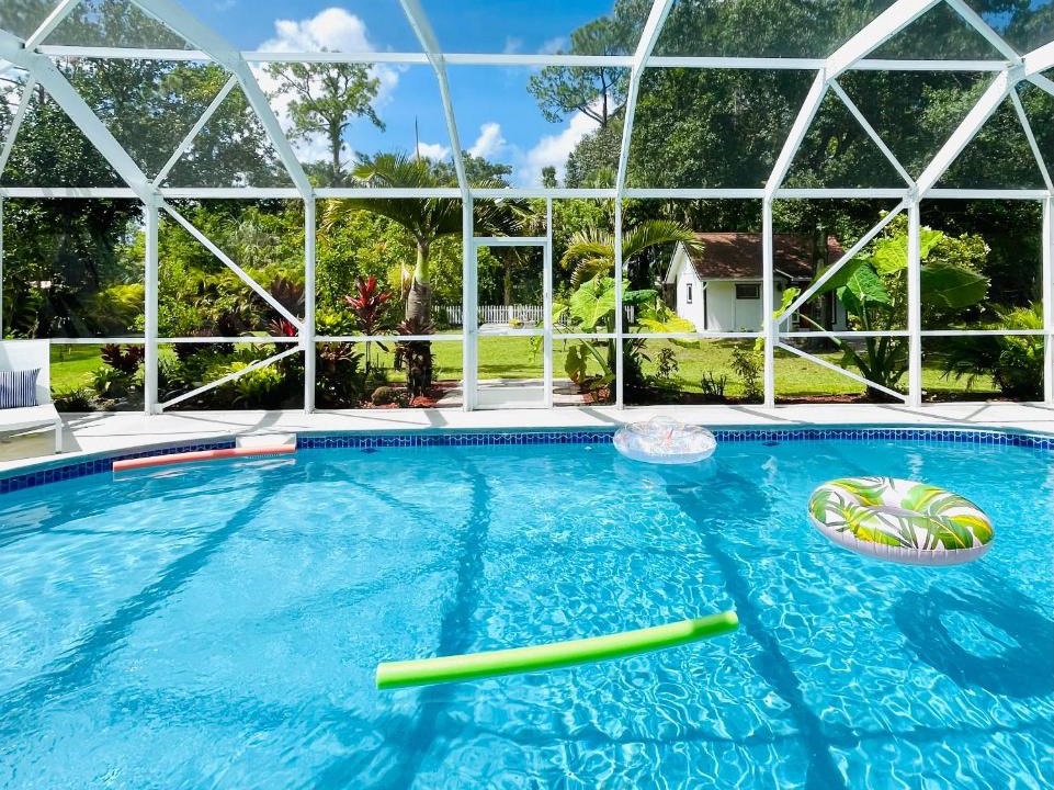 Jupiter Farms House | Luxury Jupiter Farm Getaway Heated Pool, BBQ, Game Shed, 1 Acre Yard!
