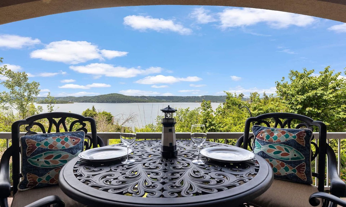 Hollister Condo | Luxury Lakeview 2 BR Condo w/Table Rock Lake View
