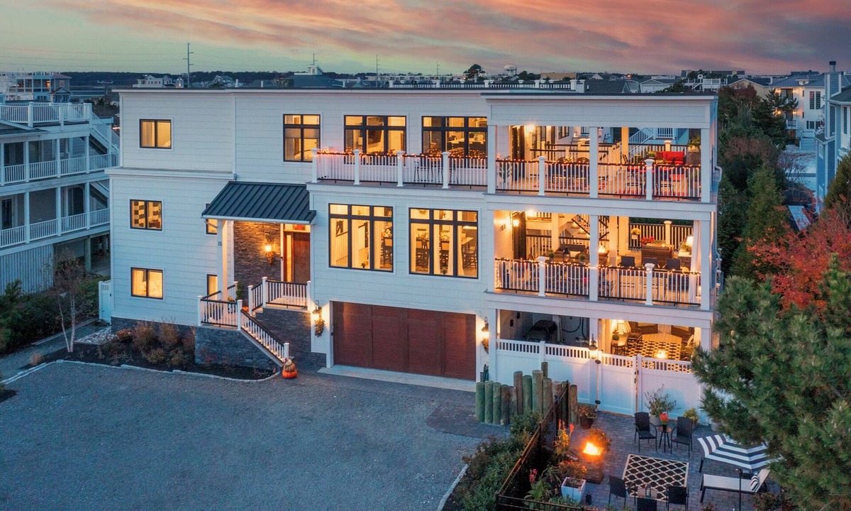 Dewey Beach House | Luxury Meets the Beach! Private Pool/Hot Tub/Linens/11BR/Parking Steps to Beach!