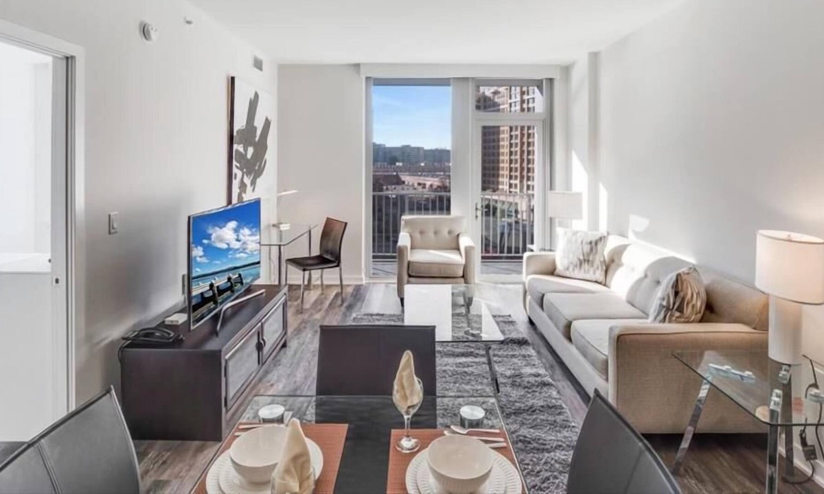 Crystal City Apartment | Luxury One Bedroom Apartment with Balcony | Crystal City Arlington VA | by GLS