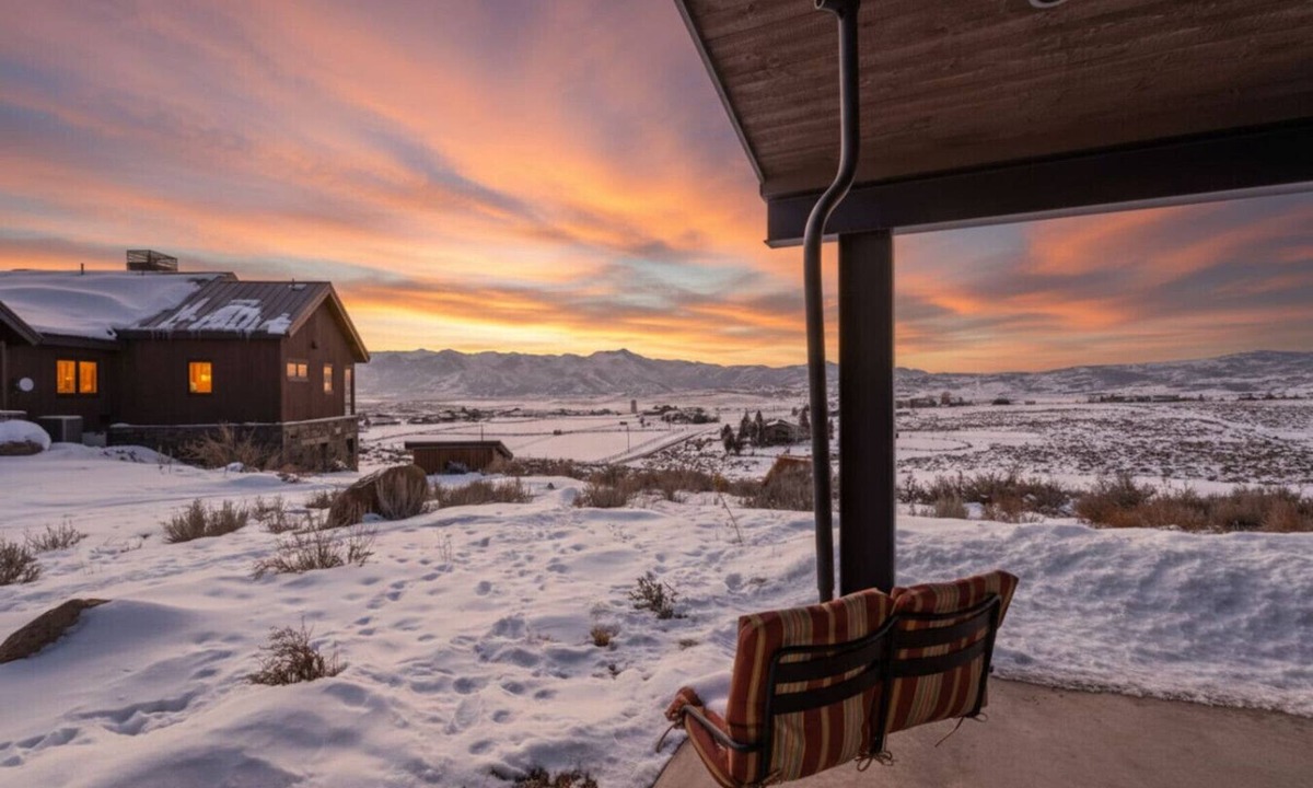 North Snyderville Basin House | Luxury Park City Cabin with Private Sauna and Mountain Views Near Ski Resorts