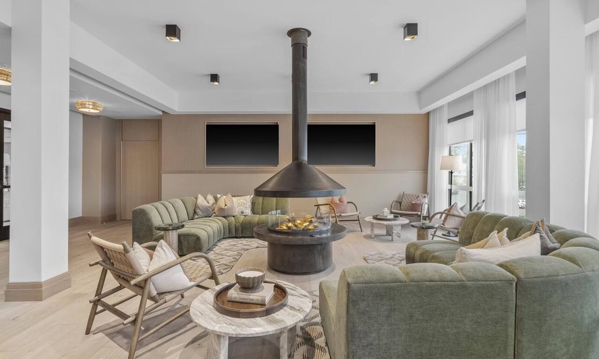 Salem Apartment | Luxury Salem 2BR Apartment | Pool Gym Parking