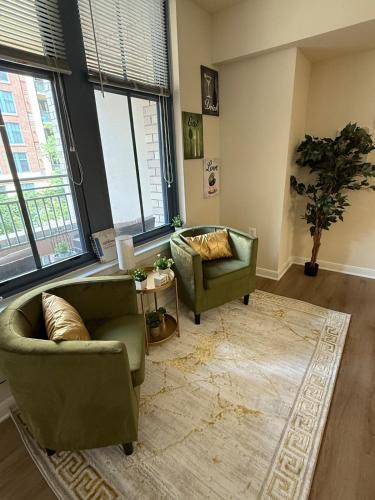 Aurora Highlands Apartment | Luxury Stay-Free Parking-Amazon HQ-Nearby DC-Wifi-Pool-Gym