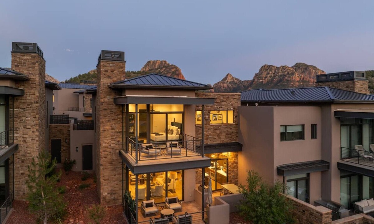 West Sedona Villa | Luxury Townhome - Exclusive guest access to a members-only golf club, pool, and resort amenities!