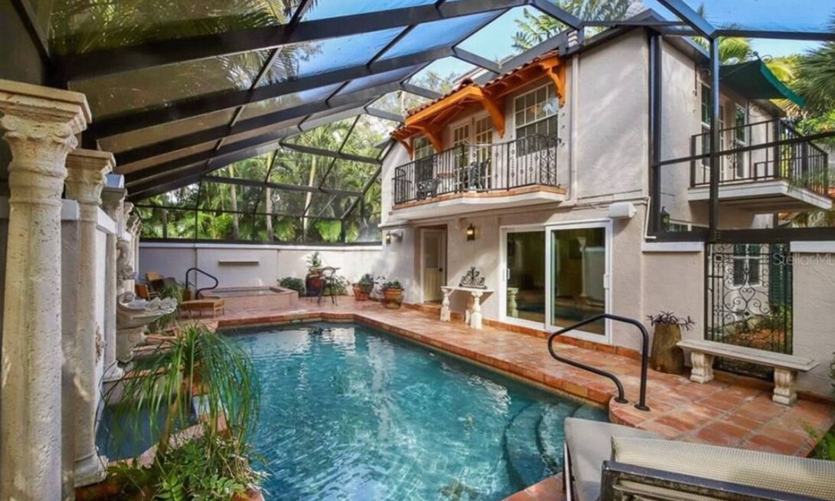 Granada Villa | Luxury Villa near Siesta - private, heated screened pool