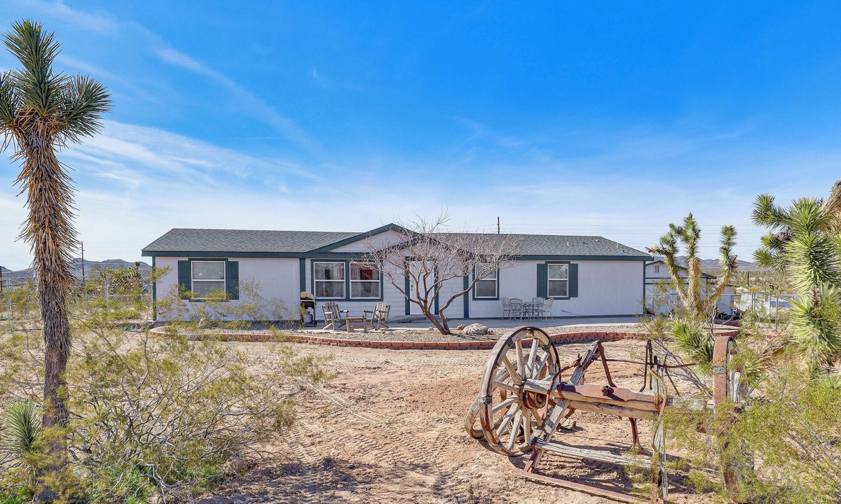 Dolan Springs Cottage | Magnolia Manor House: Desert Escape, Mtn Views