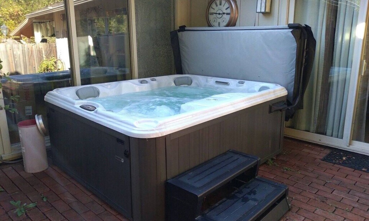 Benbow House | Making your amazing vacation more amazing! Main house-swimming pool-hot tub-golf