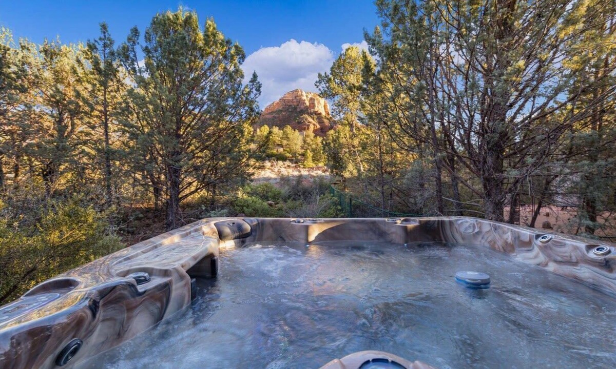 Sedona Villa | Mammoth Rock Oasis Villa-Hot Tub & Free Pets