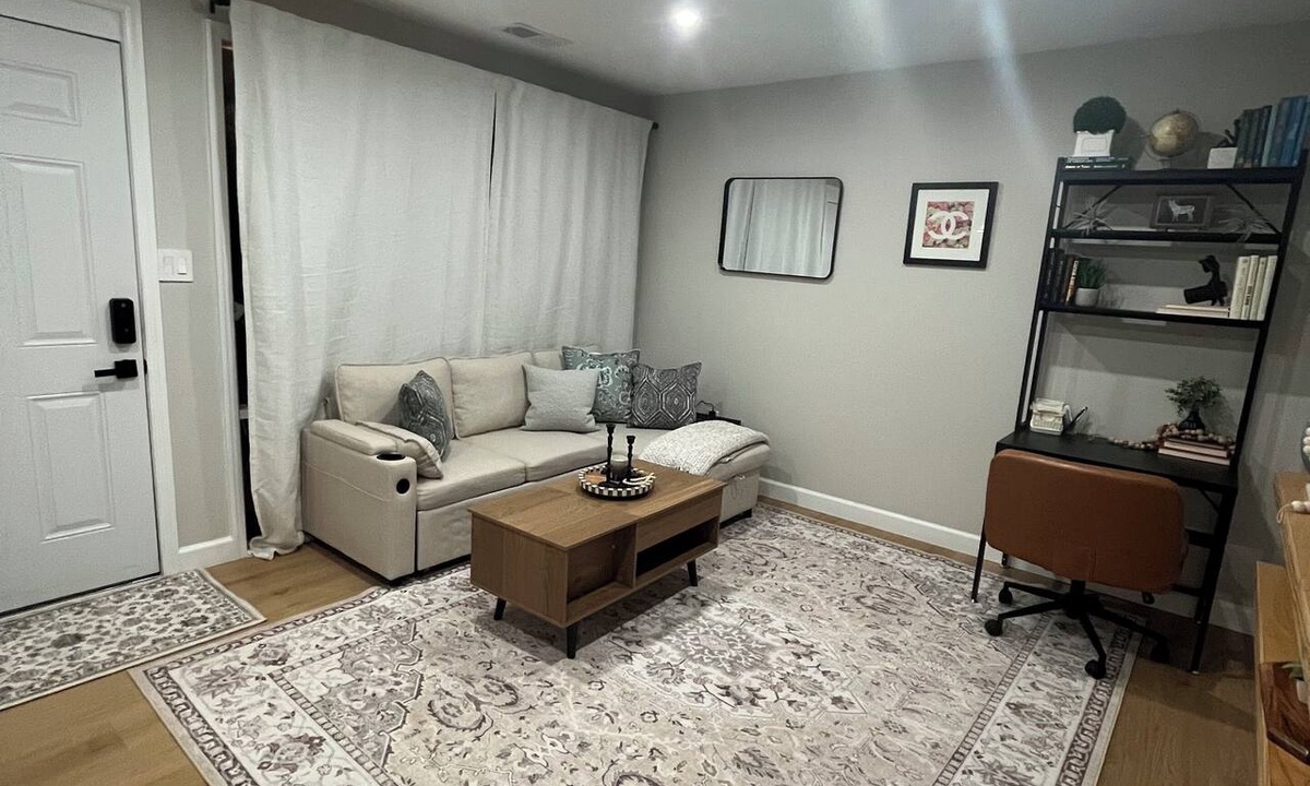 Falls Church Apartment | Maranatha Enjoyable 1-bedroom apartment with AC in charming Falls Church