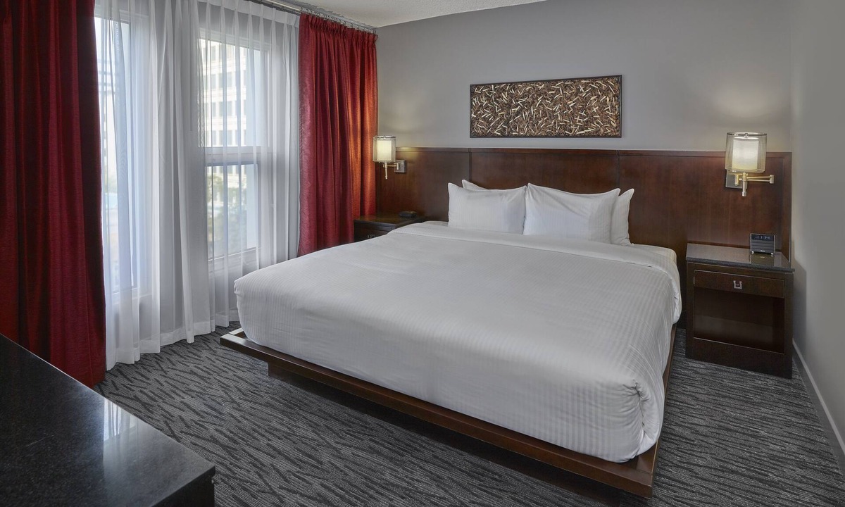 Downtown Edmonton Hotel | Matrix Hotel