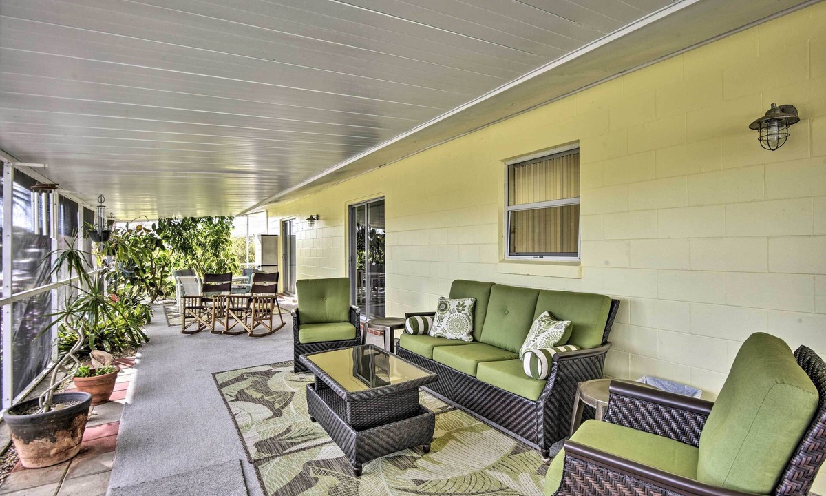 Merritt Island House | Merritt Island Home w/Boat Dock on Canal Front!