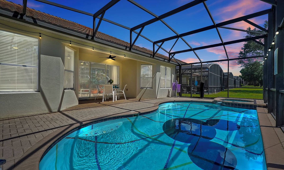 Windsor Hills Villa | Mickey Pool Villa - 10 minutes to Disney