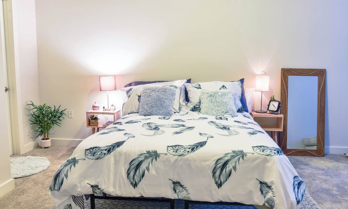 Waterloo Apartment | Mid Century Modern Luxury Apartment in Elkridge near Hospitals and Shopping Mall