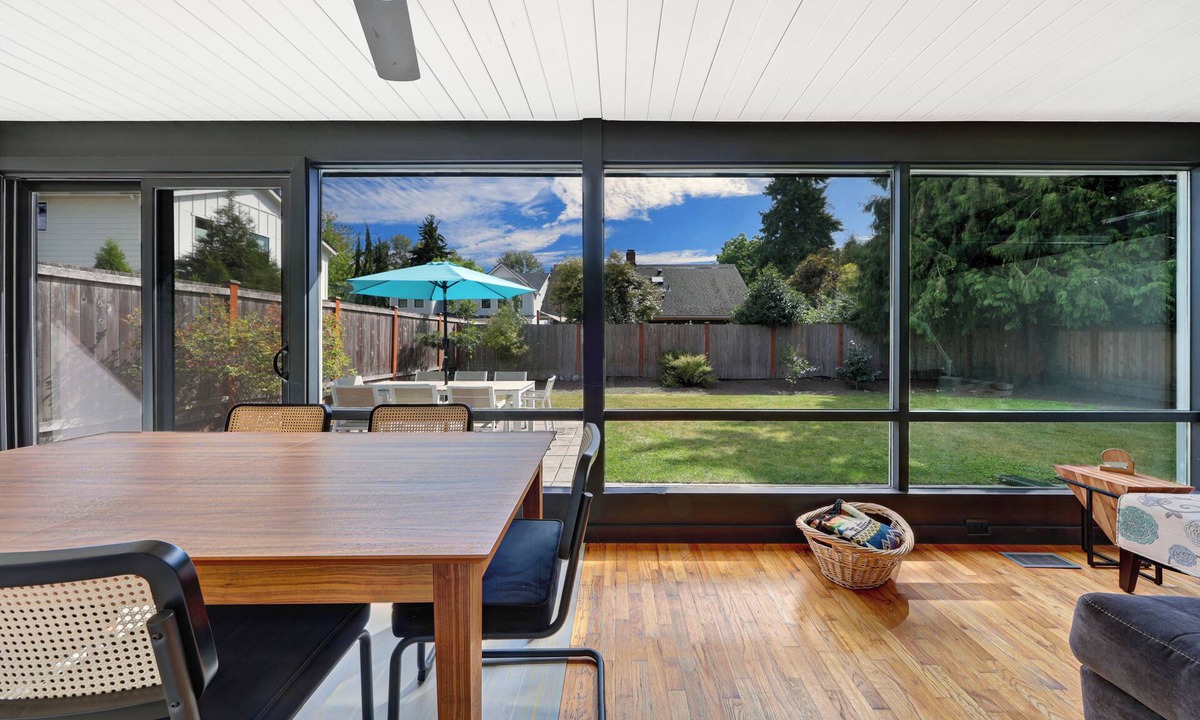 Matthews Beach House | Mid-Century Modern Retreat, Perfect for Families!