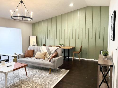 Temple Terrace House | Mid Century Villa With Community Pool! Close to Busch Gardens