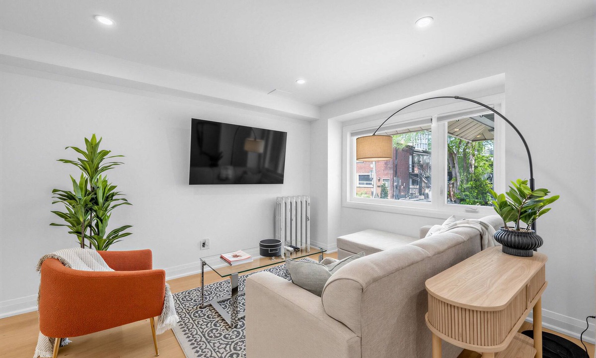 Mount Pleasant West Apartment | Midtown Home in Toronto