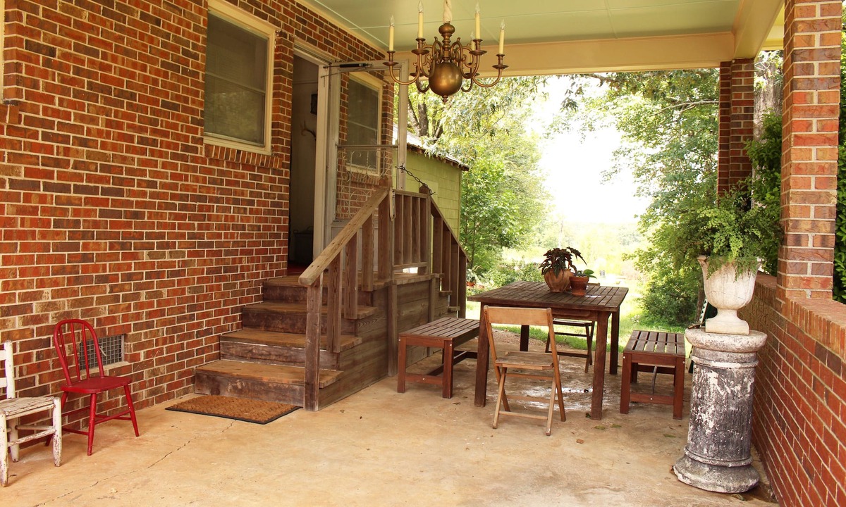 Demorest Cottage | Mill house offers comfort, and charm