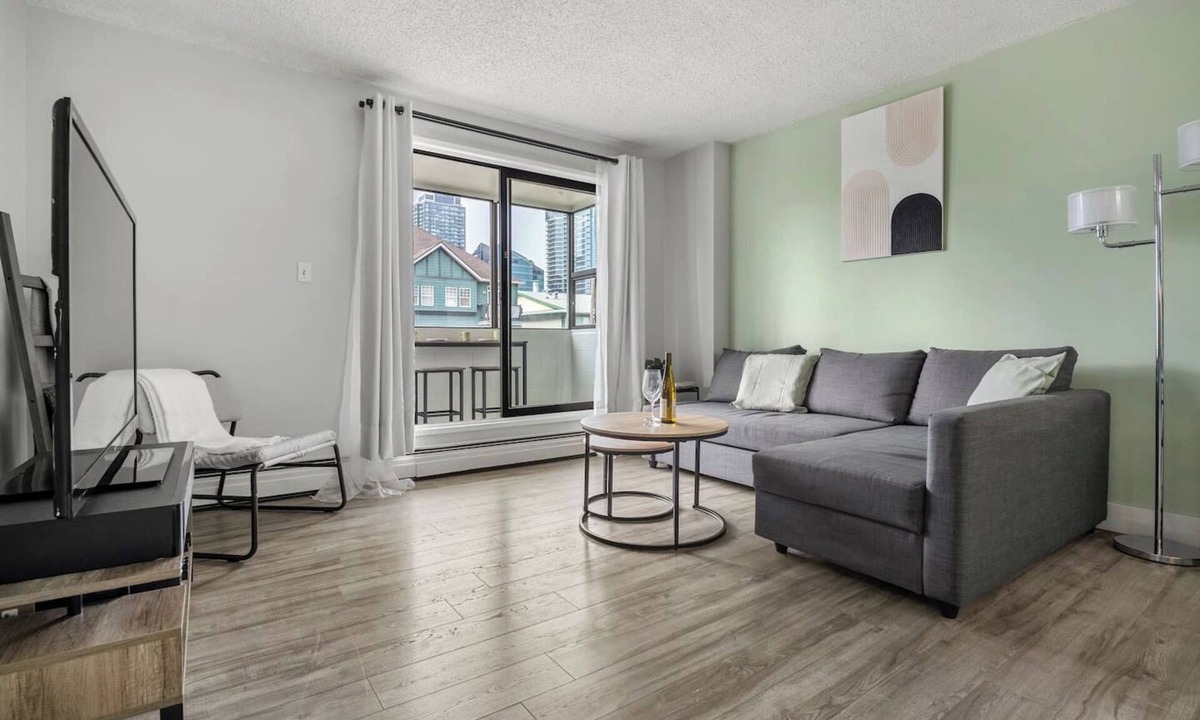 Victoria Park Apartment | Min to Saddledome | 2 Bed | Central
