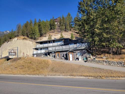Radium Hot Springs Hotel | Misty River Lodge -
