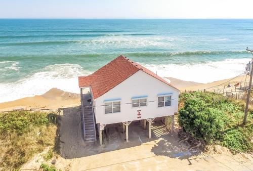 Kitty Hawk House | Mitch's Haven - Kitty Hawk MP 2, Oceanfront, 3 Bedrooms, Vintage Charming Cottage
