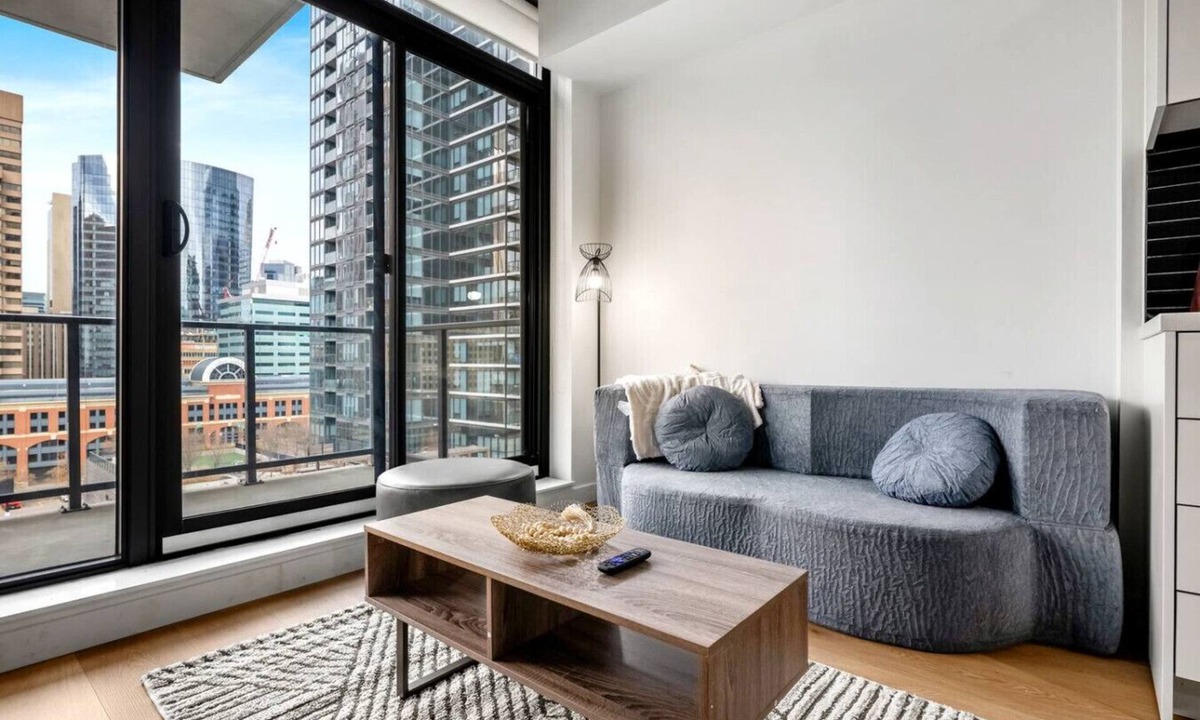 Connaught Condo | Modern 1BR City Escape w/Balcony near DT Calgary!