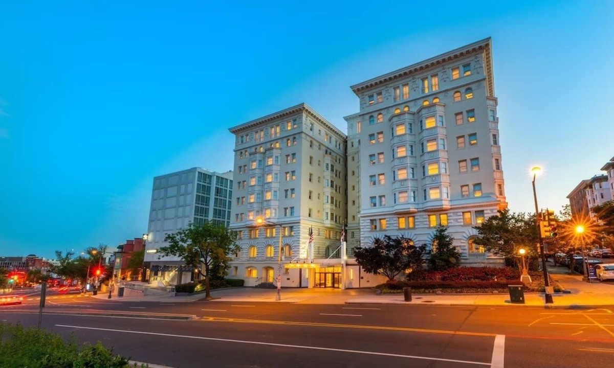 Kalorama Heights Hotel | Modern 1BR King Suite | Heart of Washington | 0.5 mi to Dupont Circle | Parking