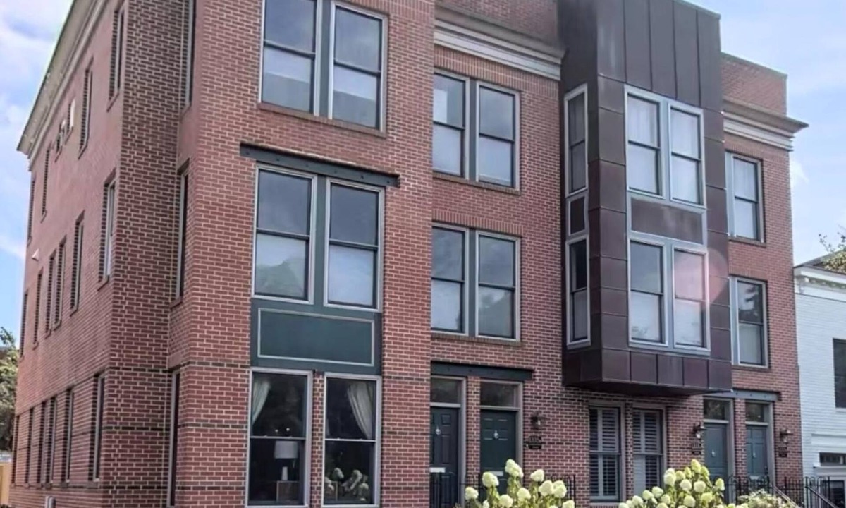 Kingman Park Condo | Modern 2,000 sqft Capitol Hill luxury condo: fireplace, free parking and WiFi