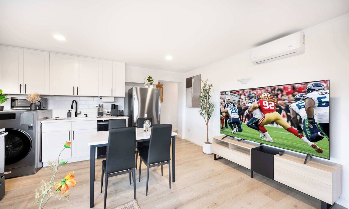 North Beacon Hill House | Modern 2BR Near DT + Stadiums Parking