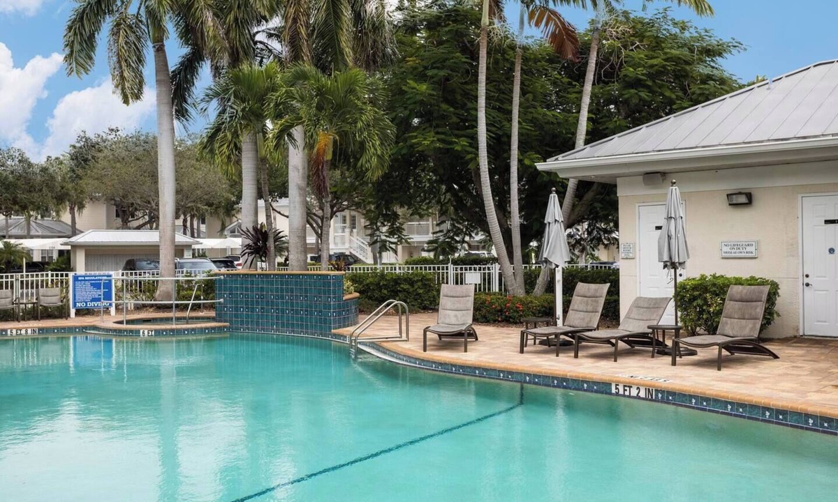 Trailer Estates Villa | Modern 3Bedrooms Villa next to IMG ACADEMY. Pool and 2 free parking
