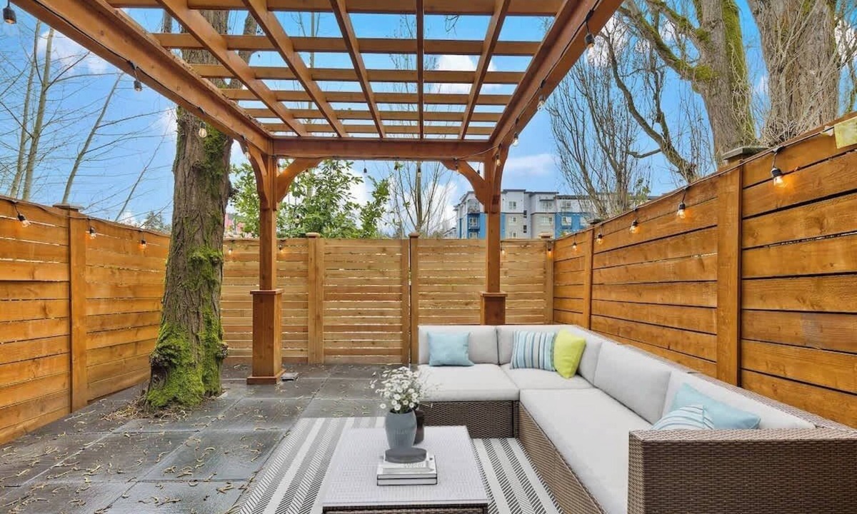 Cedar Heights Condo | Modern 3BR Townhouse Patio & Pet-Friendly Comfort