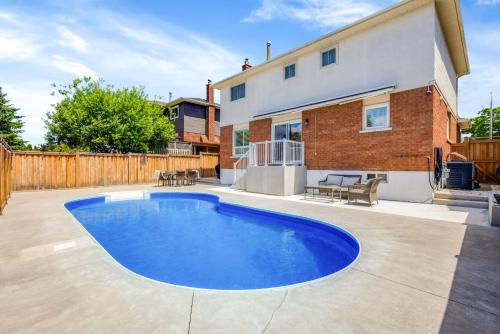 Whitby House | Modern 4BR Family Home with Pool in Whitby