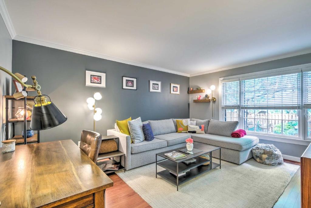Rose Hill House | Modern Alexandria Townhome 6 Mi to Old Town!