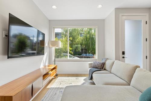 Ballard House | Modern Ballard Retreat Walk to Cafes & Parks